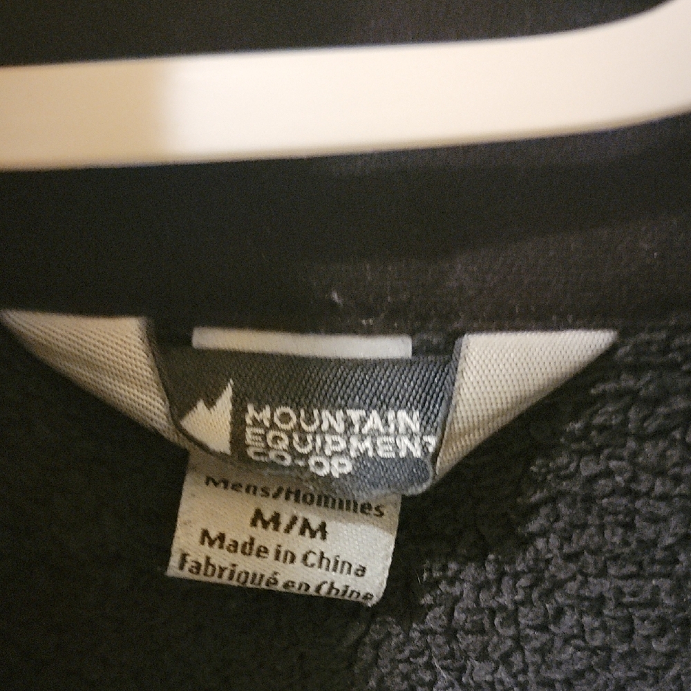 Vintage Mountain Equipment Co-op (MEC) Softshell Jacket – Excellent Condition - Picture 2 of 3